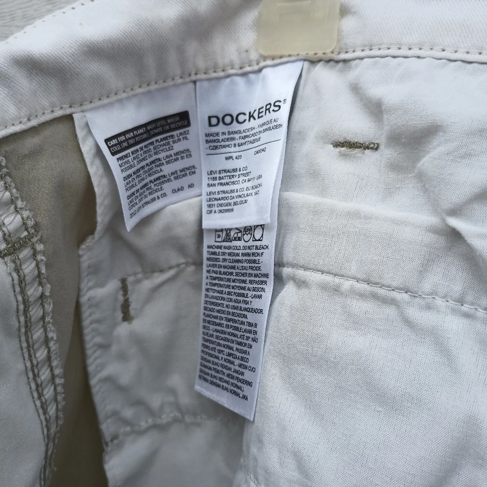 Dockers Perfect Cargo Bermuda Shorts Light Khaki Tan Pockets Athleisure Men 42